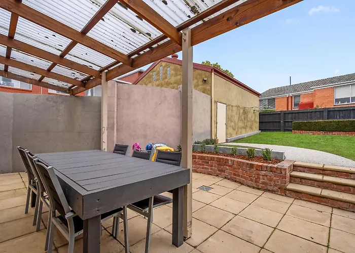 Gorgeous Hobart Accommodation - Park On Park - New Town