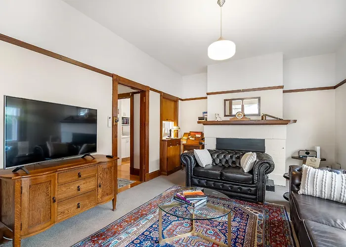 Gorgeous Hobart Accommodation - Park On Park - New Town